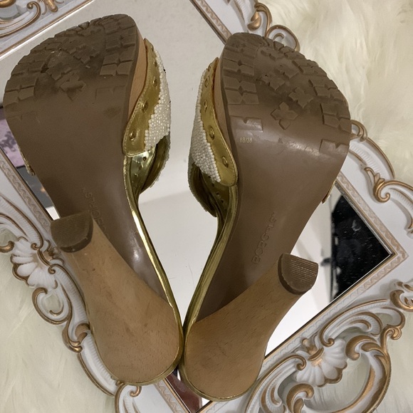 BCBGIRLS Metallic sandals w/bead detail Size 8 - Picture 6 of 16